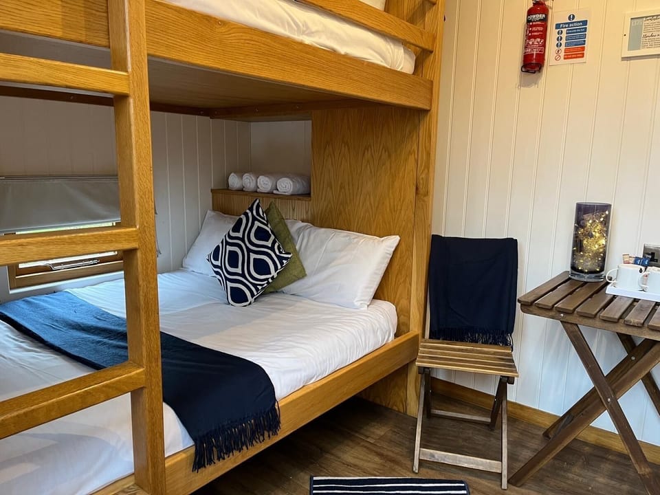 inside20hut205