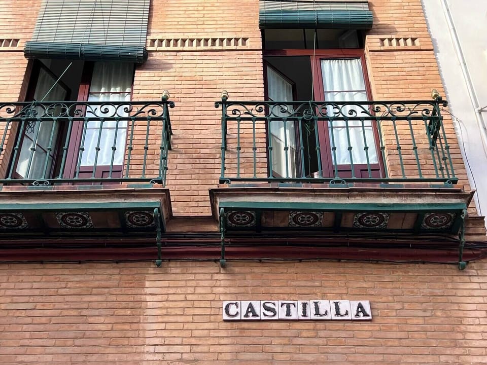 CALLE/STREET (2)