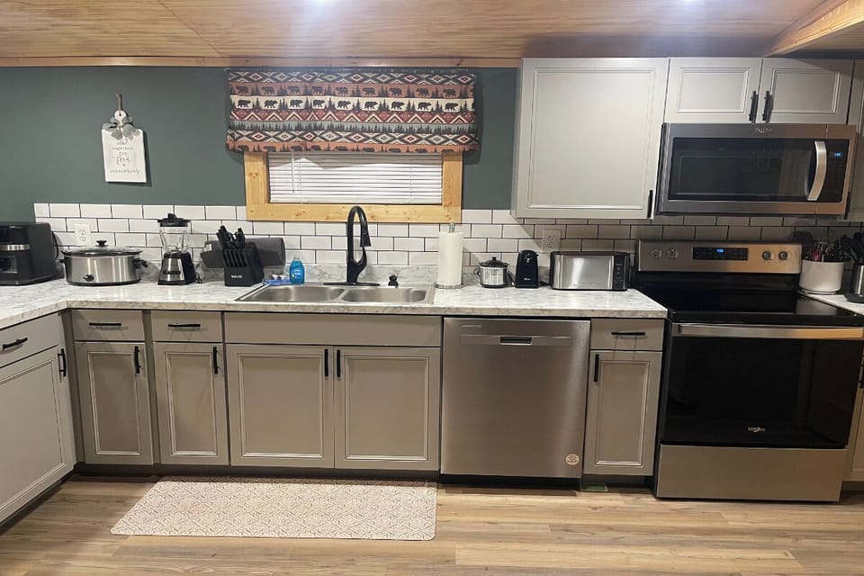 Caver Cabin's fully-equipped kitchen