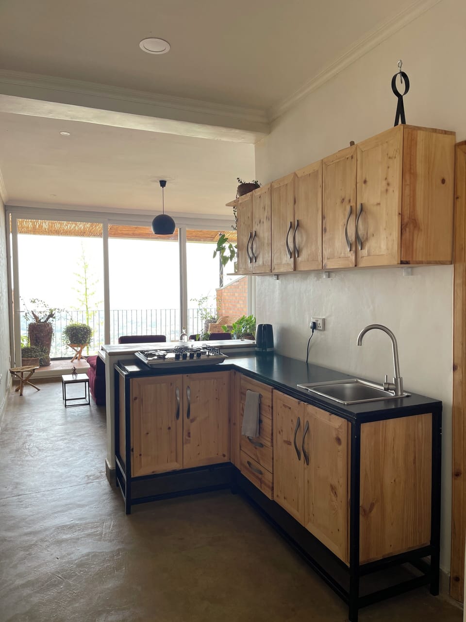 Grand Studio Suite, Hill View | Blackout drapes, WiFi (free)