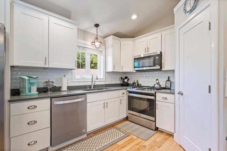 The open, airy kitchen offers ample space & all the comforts of home