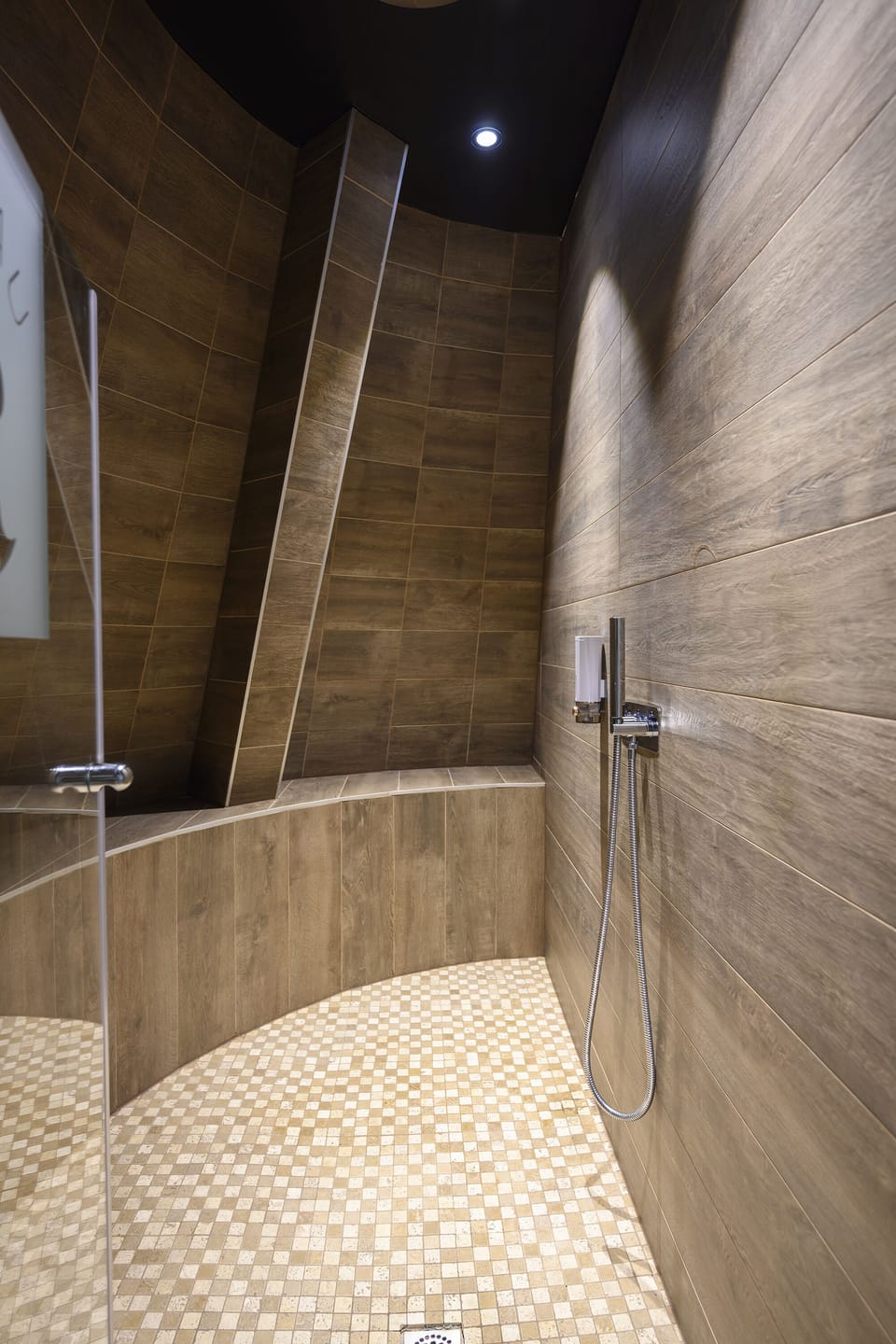 Superior Double Room, Vineyard View | Bathroom | Shower, rainfall showerhead, hair dryer, bathrobes
