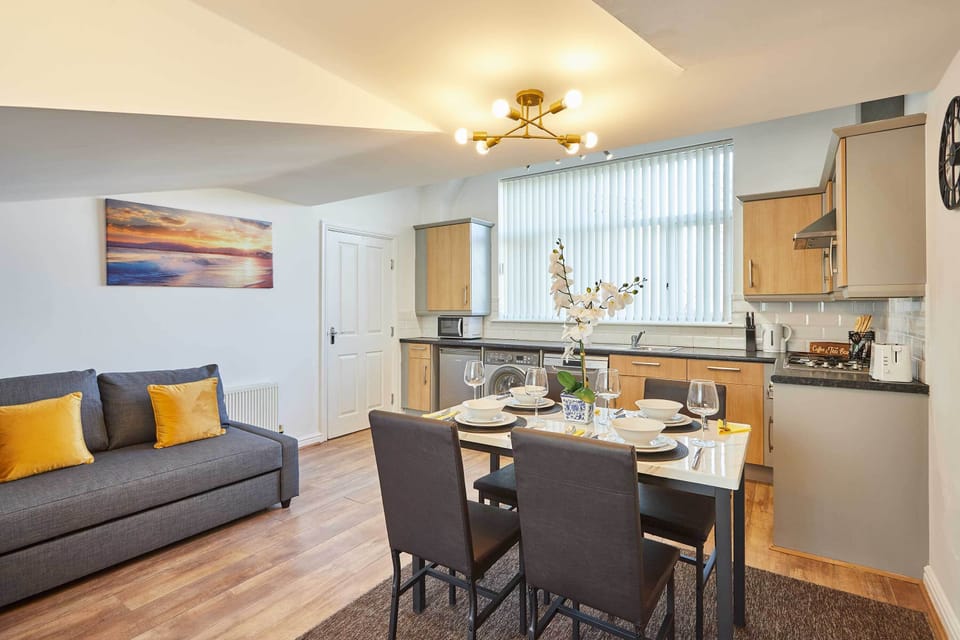 Abigail's Apartment, Wolverhampton - Host & Stay