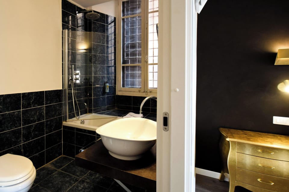 Family Quadruple Room | In-room safe, soundproofing, iron/ironing board, free WiFi