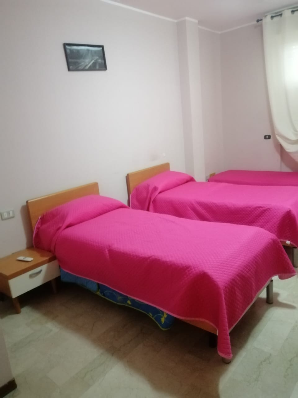 Desk, laptop workspace, WiFi (free)