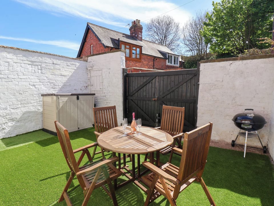 Cottage | Outdoor dining