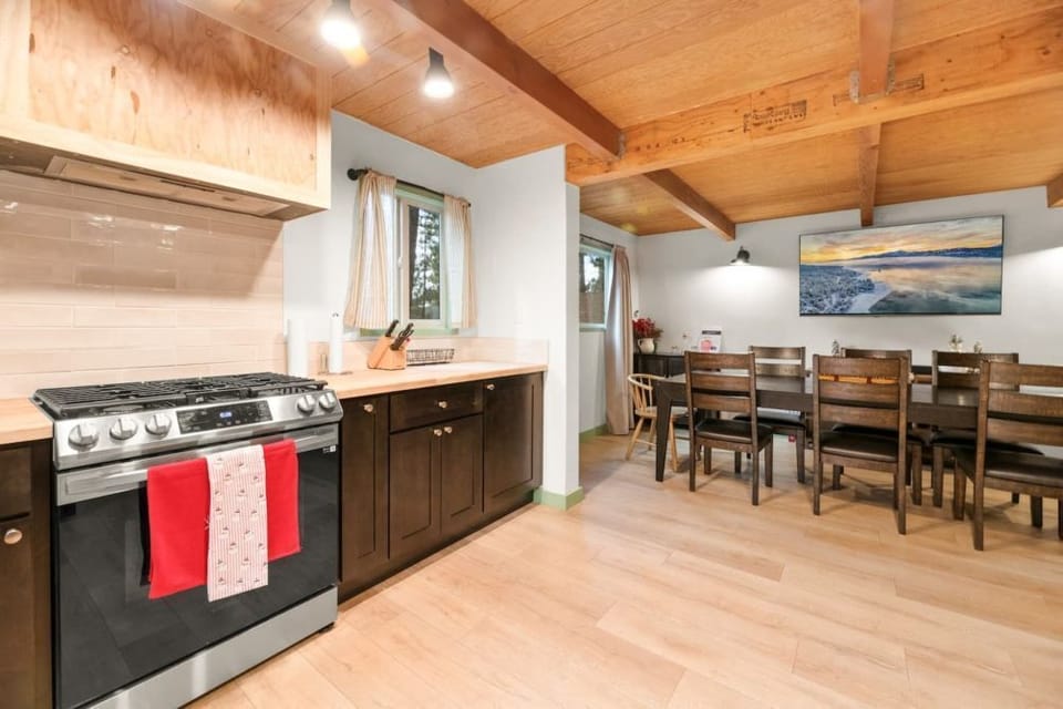Cook and dine in style in our warm and welcoming kitchen, where rustic wooden beams and a spacious dining table invite shared moments and culinary creativity.