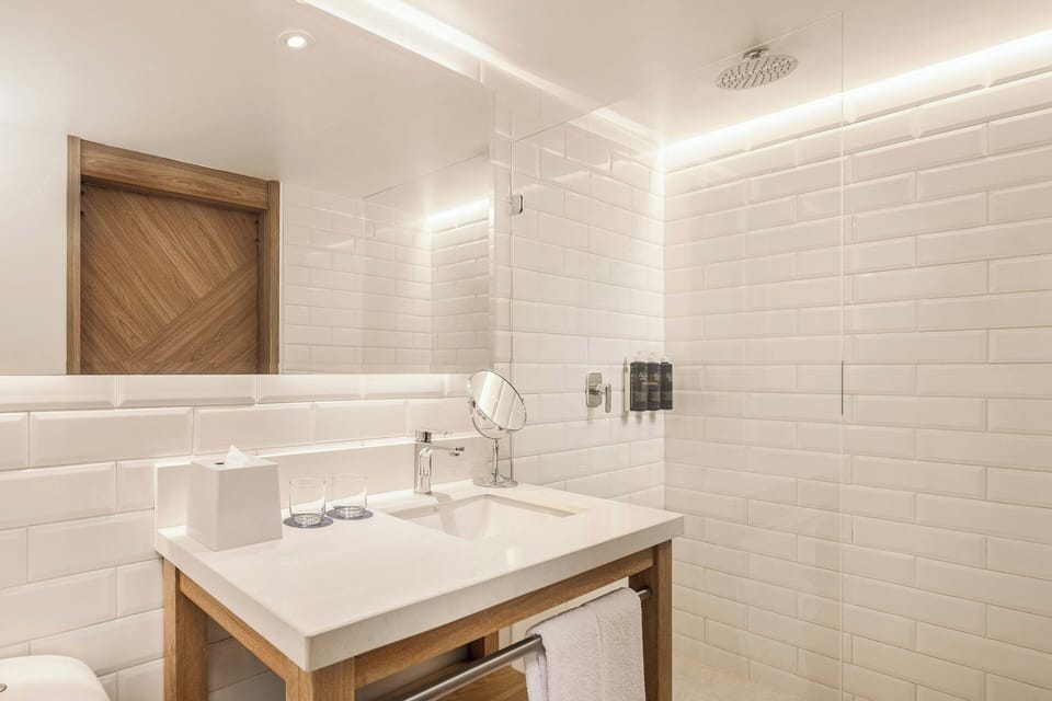 Minibar, blackout drapes, soundproofing, cribs (free)