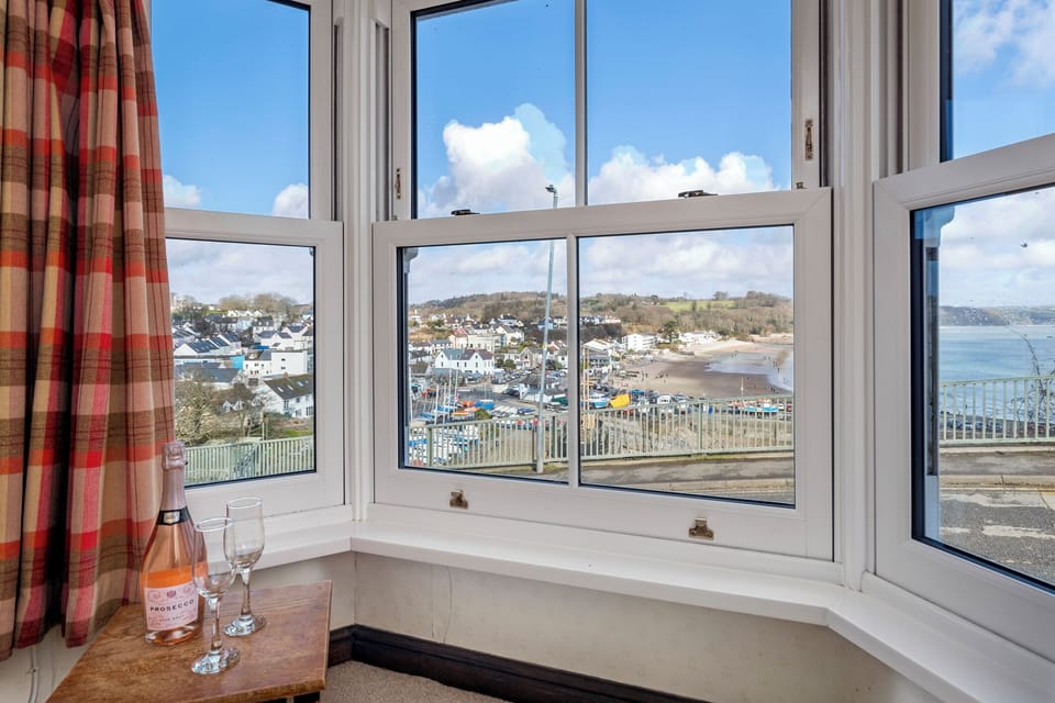 Saundersfoot, Sea Views, with Parking