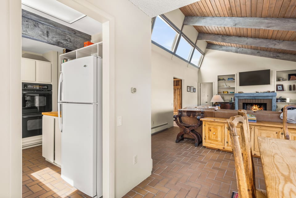 House, Balcony, Mountain View | Living area | Fireplace