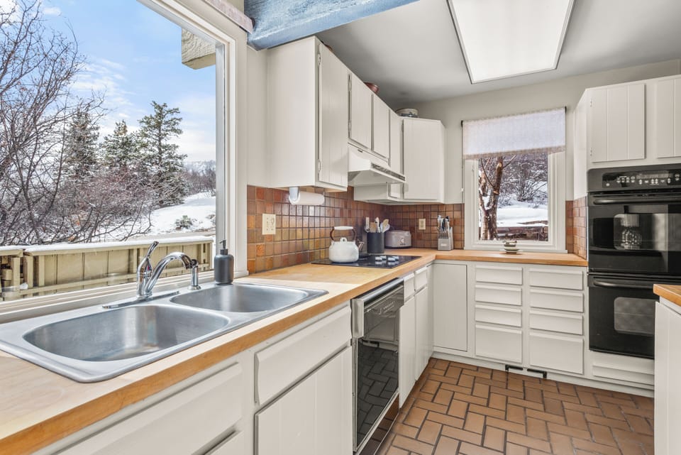 House, Balcony, Mountain View | Private kitchen