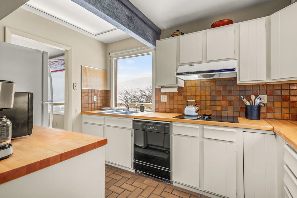 House, Balcony, Mountain View | Private kitchen