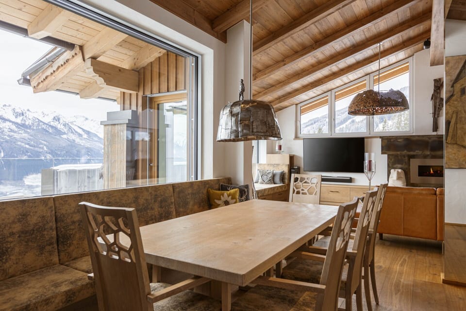 Apartment | Dining