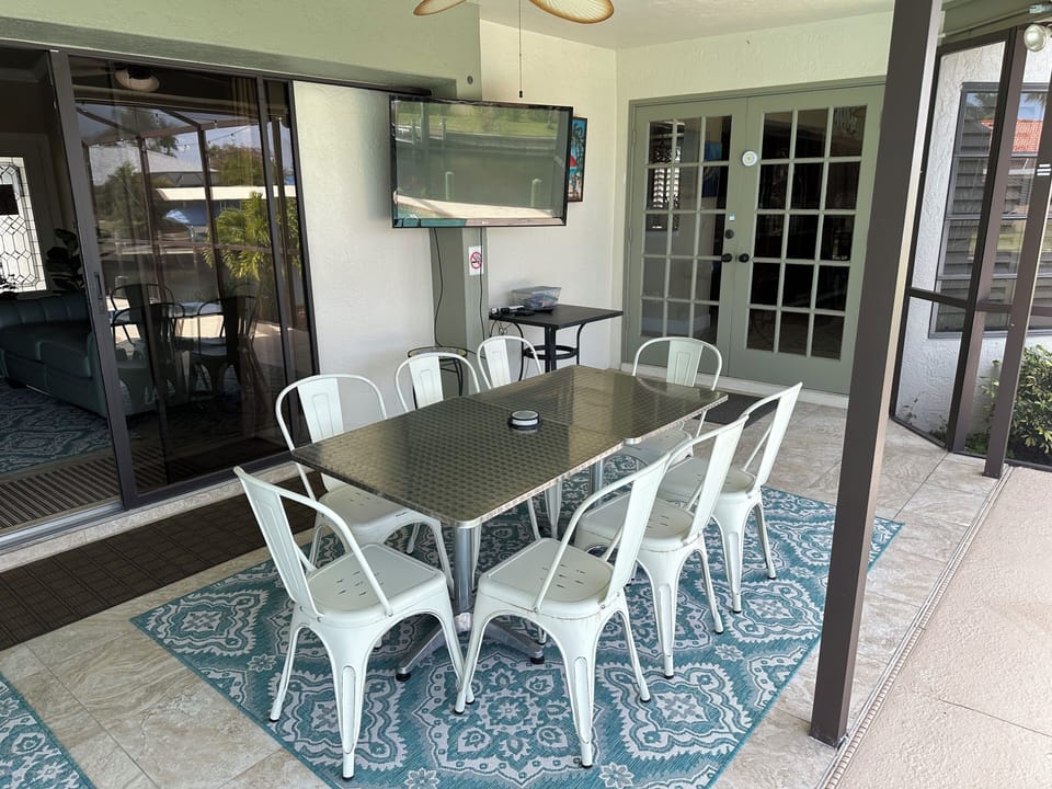 Outdoor dining