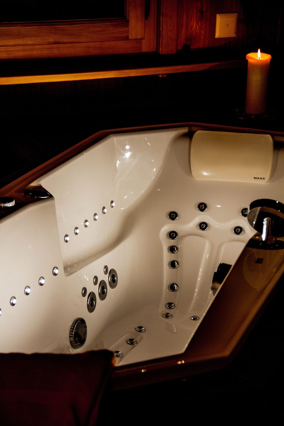 Body treatments, Thai massages, facials, massages