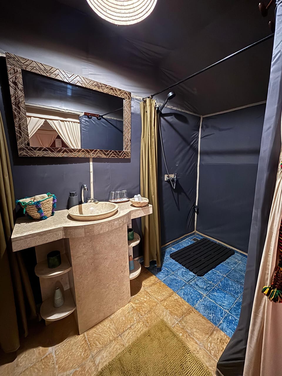 Classic Twin Room, Patio, Desert View | Bathroom | Towels, soap, shampoo, toilet paper