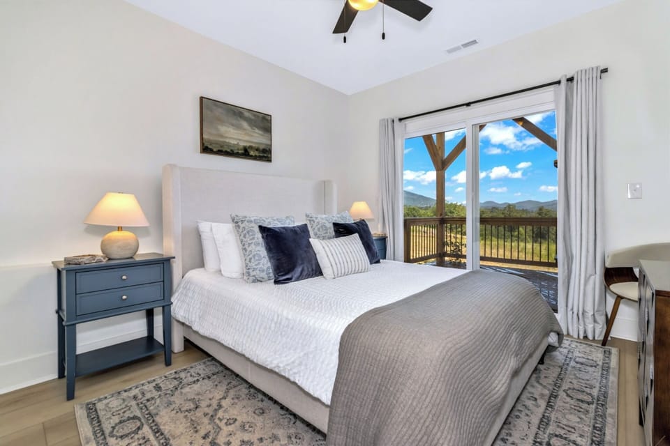 Go to sleep or wake up in the Queen bed to beautiful ALL-seasons views of the Blue Ridge Mountains 