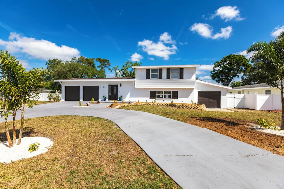 Front view of home.