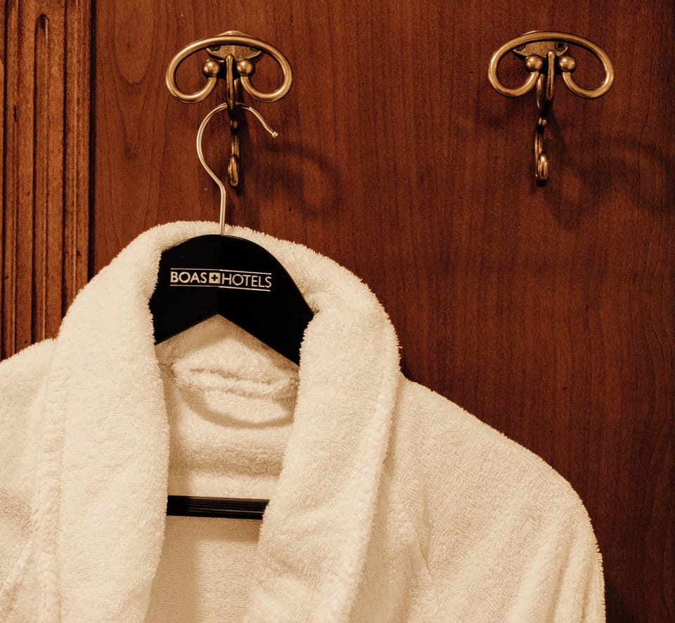 Traditional Room | In-room safe, desk, free WiFi, bed sheets