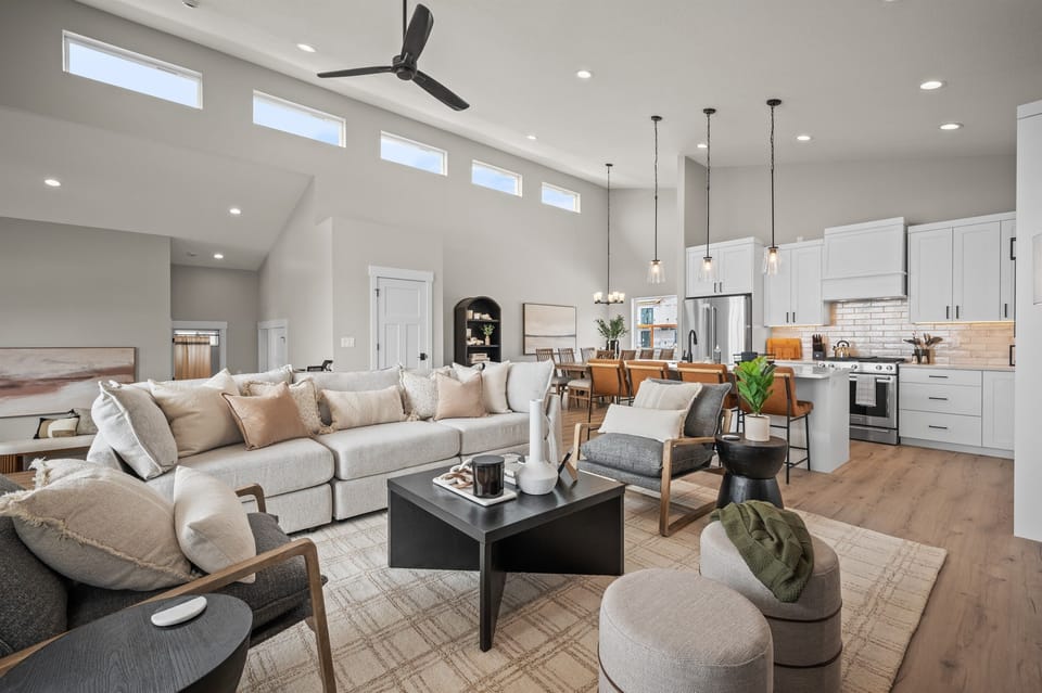Enjoy the open, airy living space, with stunning mountain views!