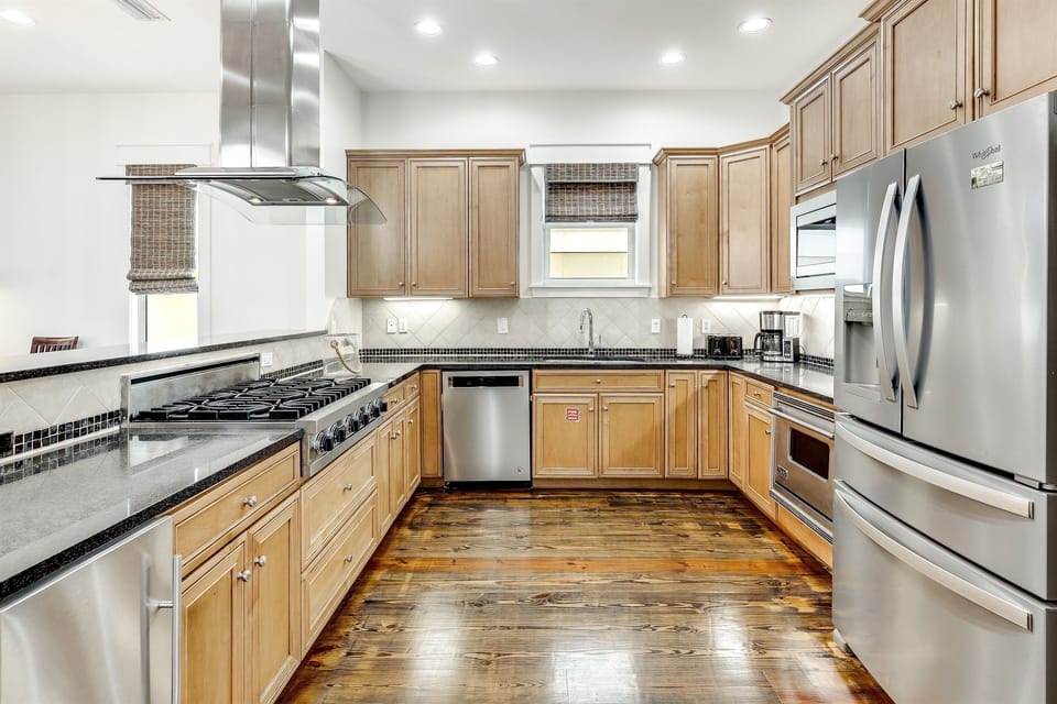 Gas Range, Microwave, Dishwasher, Fridge and Oven.