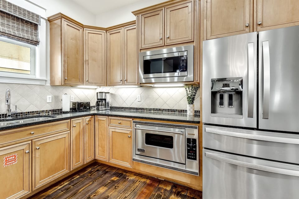 Kitchen offers Stainless appliances