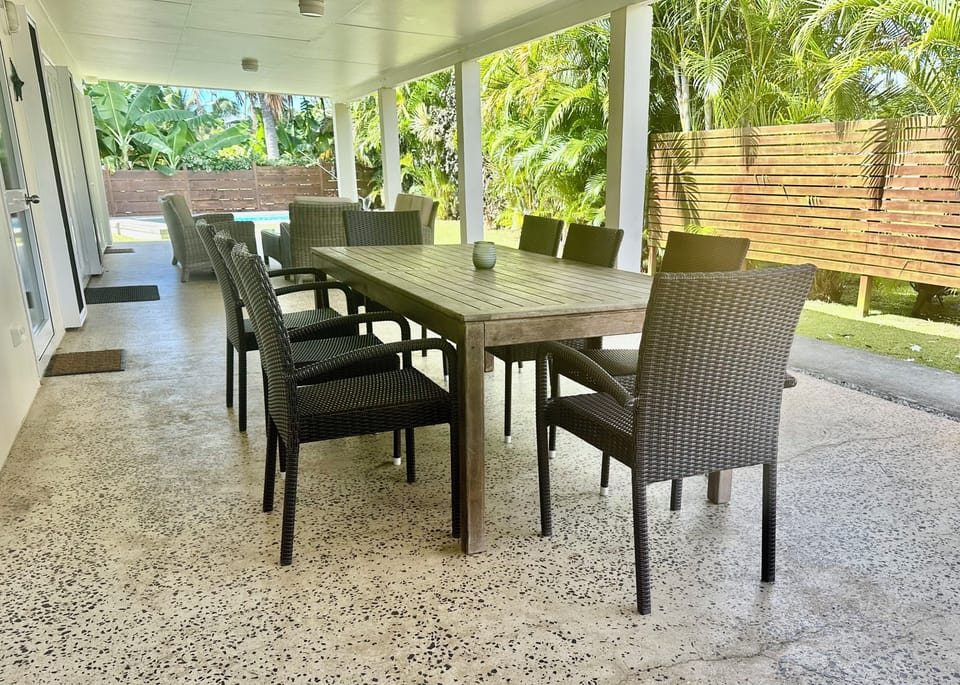 Outdoor dining