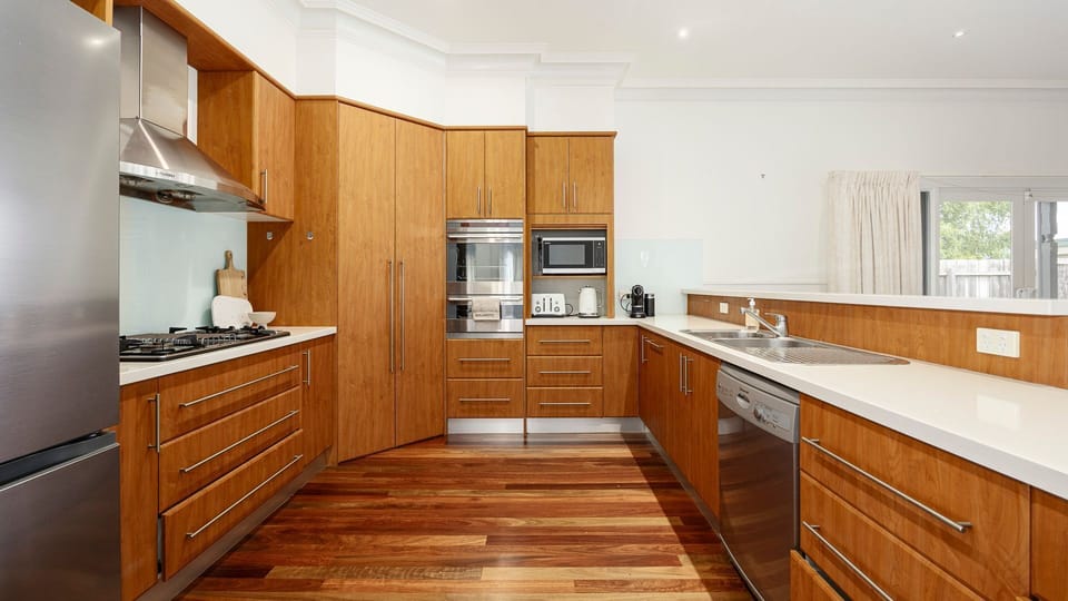 Well-equipped kitchen 