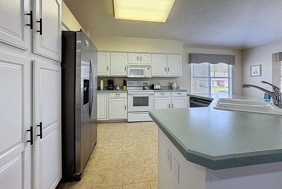Big kitchen, with lots of storage