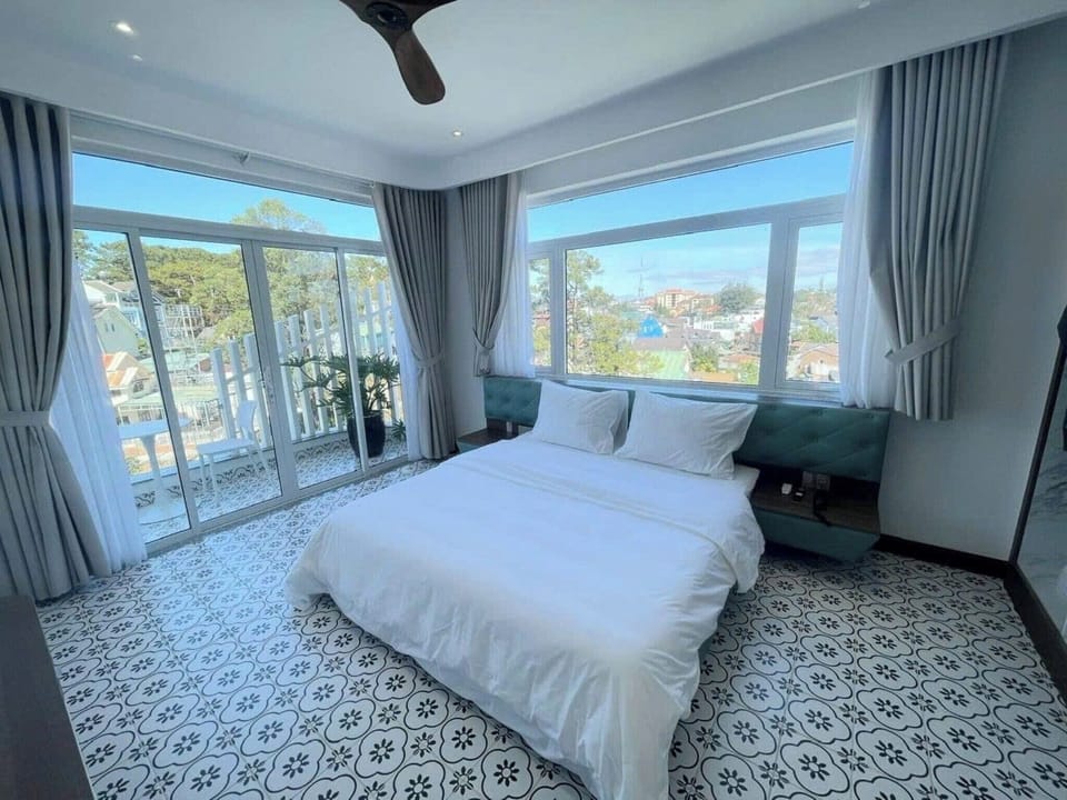 Deluxe Double Room | Desk, blackout drapes, soundproofing, free WiFi