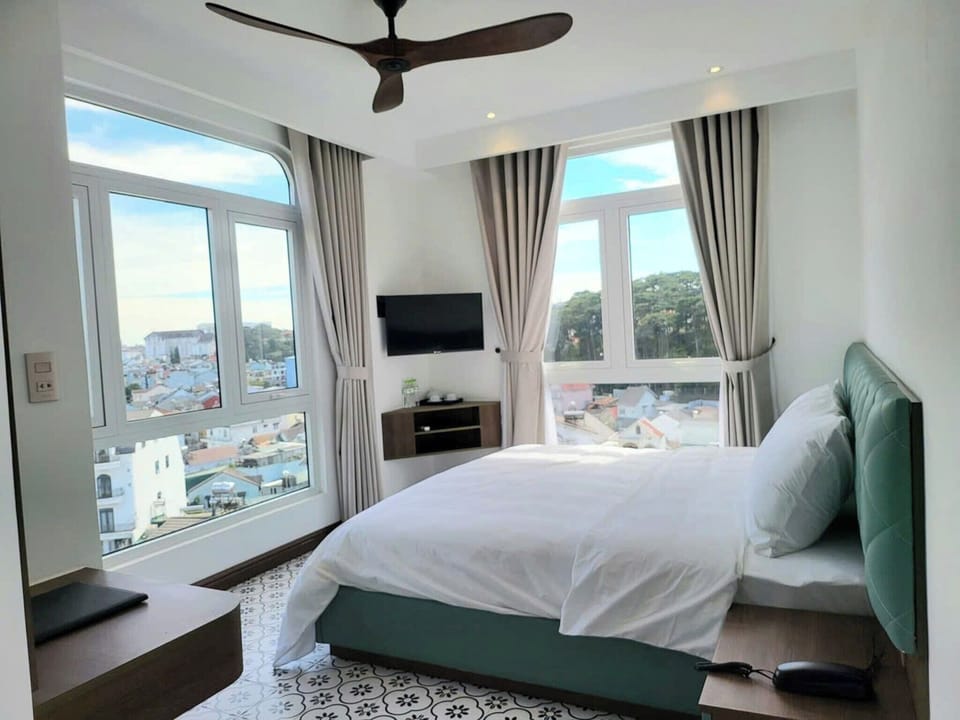 Deluxe Double Room | Desk, blackout drapes, soundproofing, free WiFi