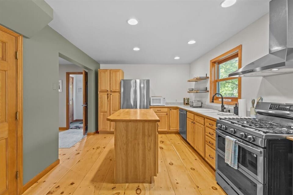 Stowe 3BR Retreat Near the Slopes & Town (6291)