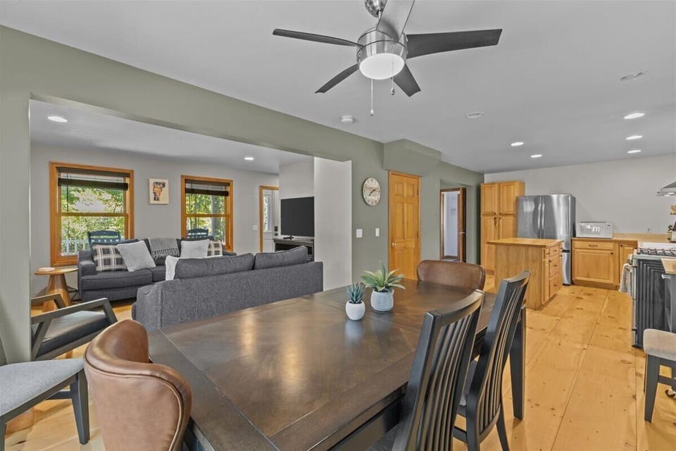 Stowe 3BR Retreat Near the Slopes & Town (6290)