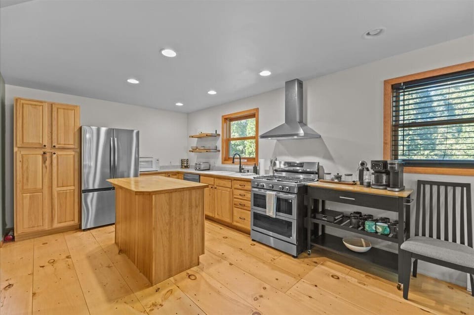 Stowe 3BR Retreat Near the Slopes & Town (6292)