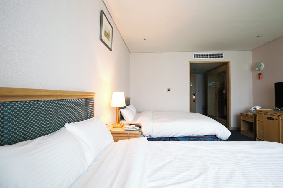 Standard Twin Room, City View | Desk, soundproofing, free WiFi