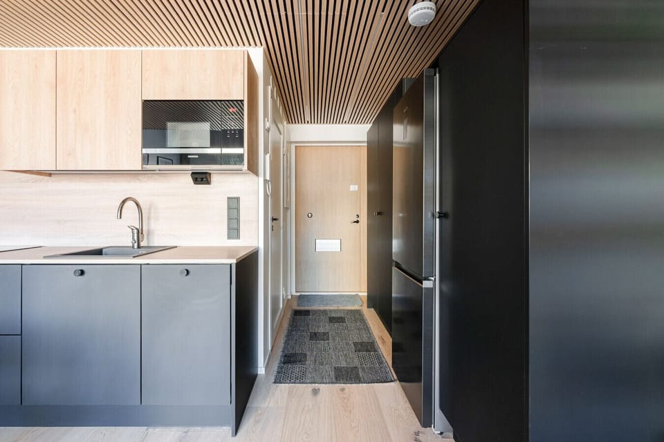 Arrive smoothly at any time using our hassle-free smart lock system, which guarantees a flexible and secure self-check-in experience. The entryway offers convenient storage space for your outdoor gear immediately as you walk into the apartment.