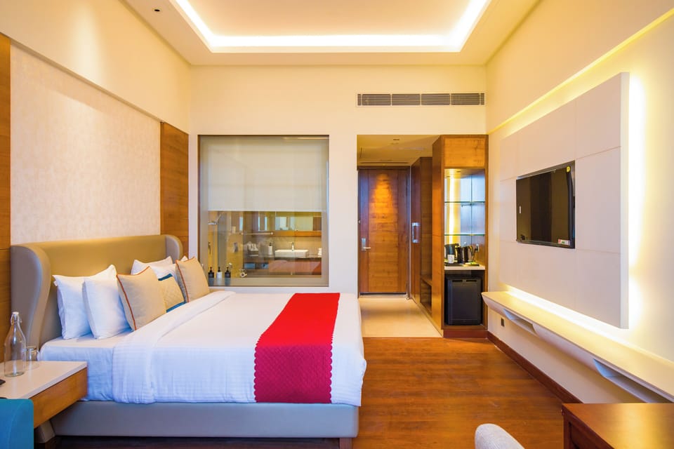 Premium Room, 1 King Bed, Balcony | Free WiFi