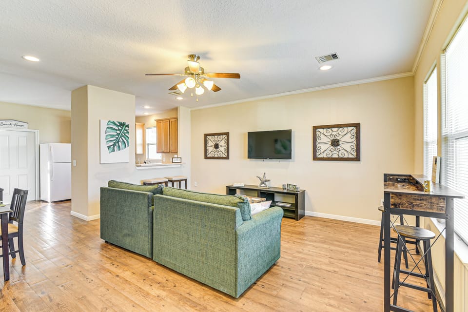 Living Room | Free WiFi | Smart TV