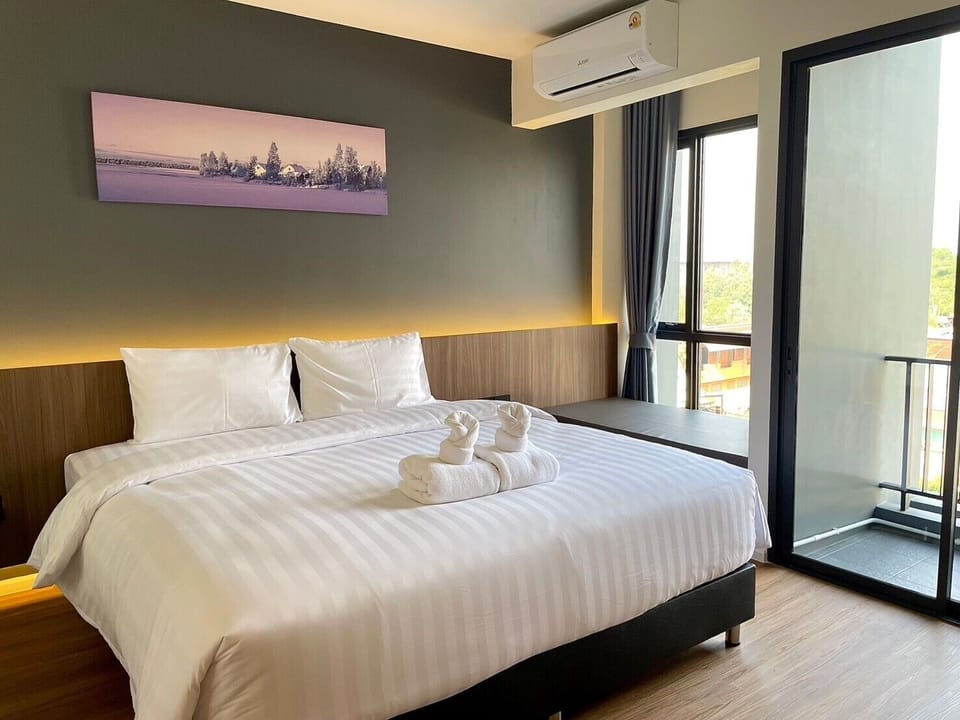 Minibar, desk, soundproofing, free WiFi