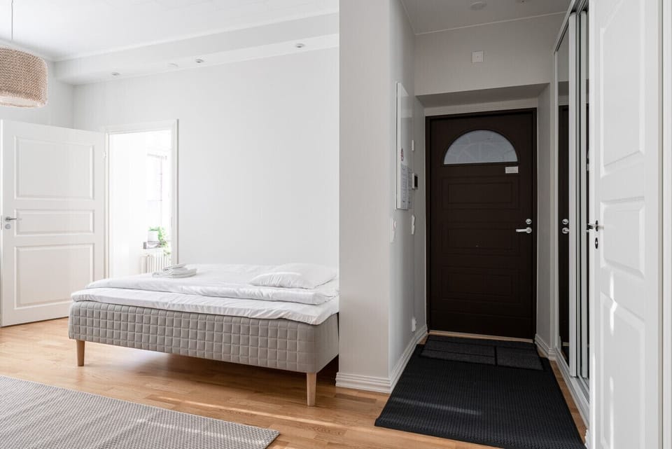 Your home away from home is located in one of Tampere`s most prestigious landmarks, putting all the city`s best restaurants and shops right at your doorstep.