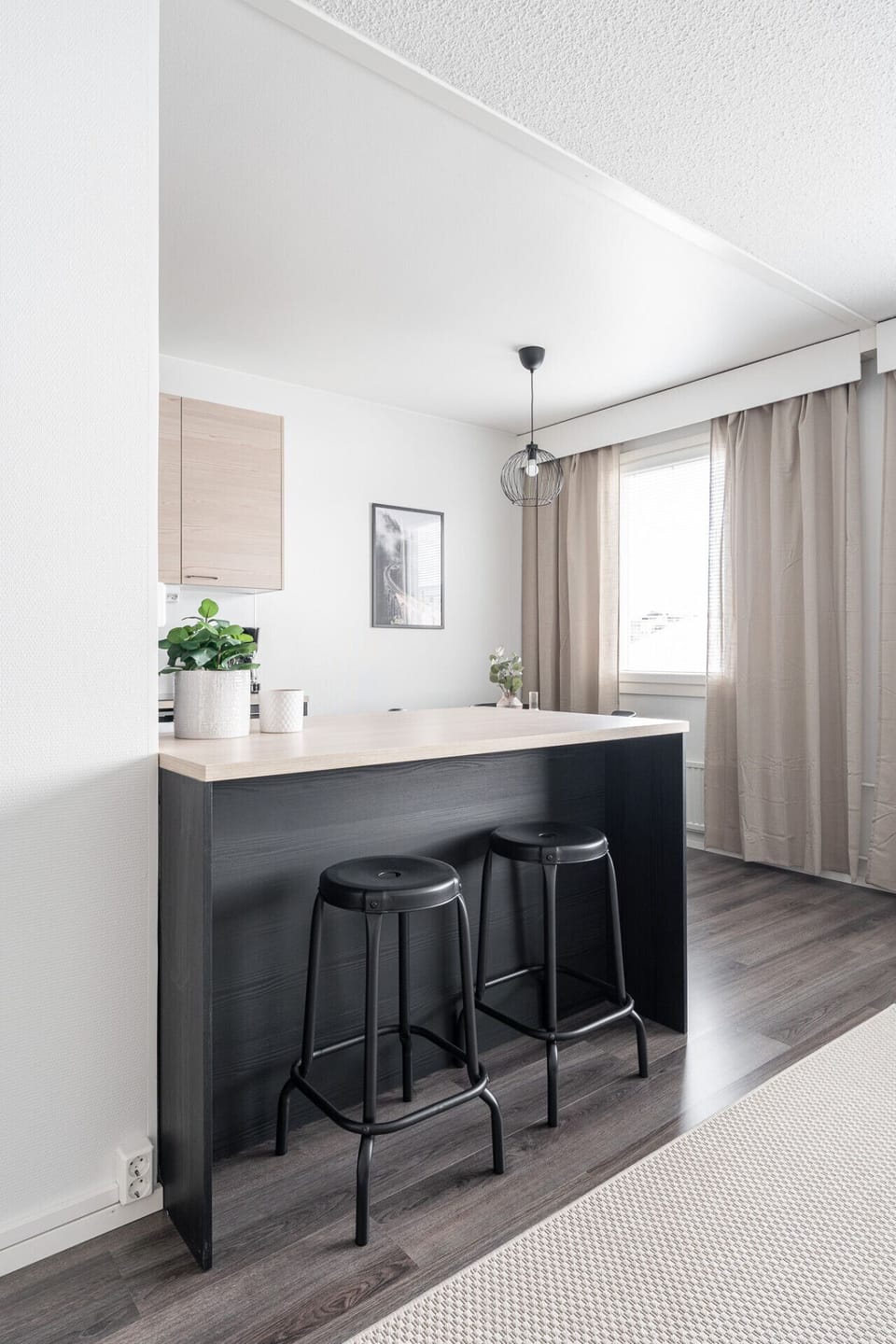 The stylish breakfast bar provides a casual spot for your morning coffee or a dedicated workspace if you need to catch up on emails.