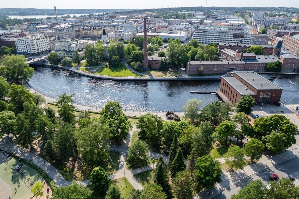 `Koskipuisto` is a modern one-bedroom apartment located in the very heart of Tampere downtown next to Park Koskipuisto and Tammerkoski rapids.