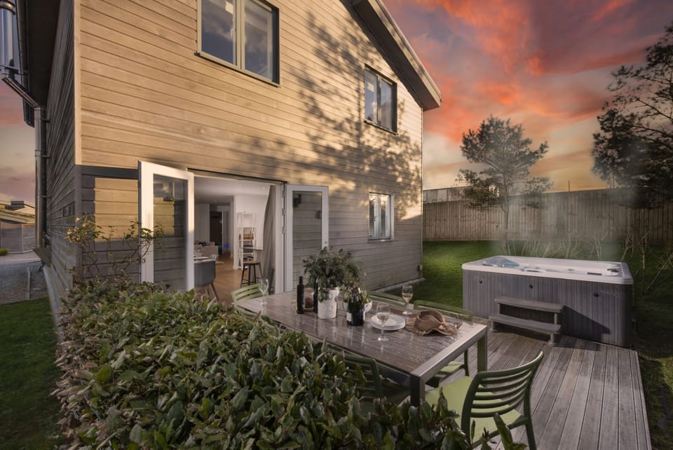 The property building - Una 69