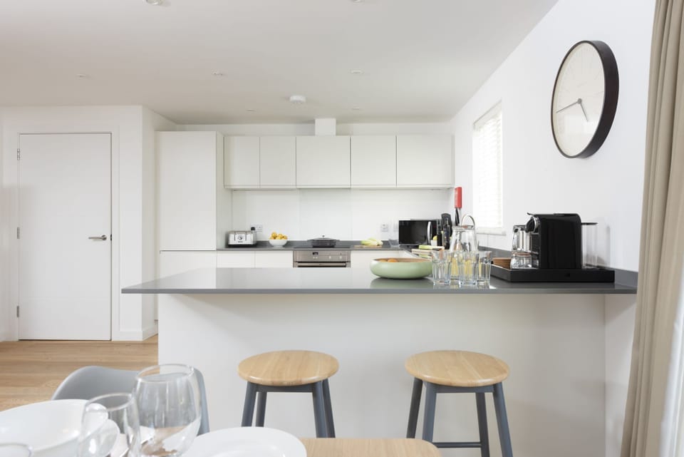 The kitchen and breakfast bar  - Una 69