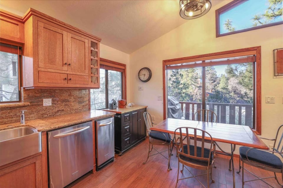 Signature Cabin, 2 Bedrooms, Mountain View, Mountainside | Private kitchen | Coffee/tea maker, toaster, dining table
