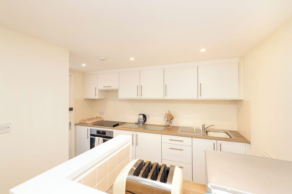 Apartment | Private kitchen | Electric kettle, toaster