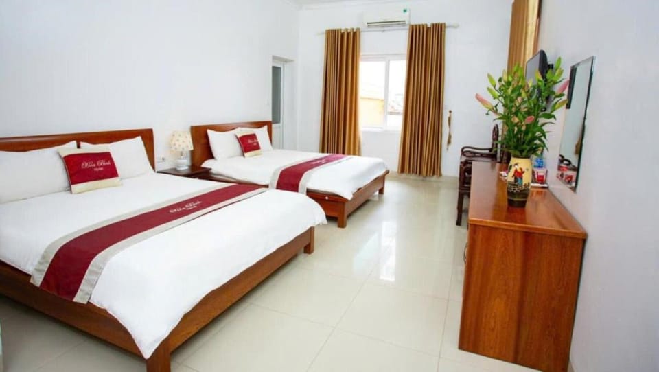 Deluxe Quadruple Room | Desk, blackout drapes, free WiFi, bed sheets