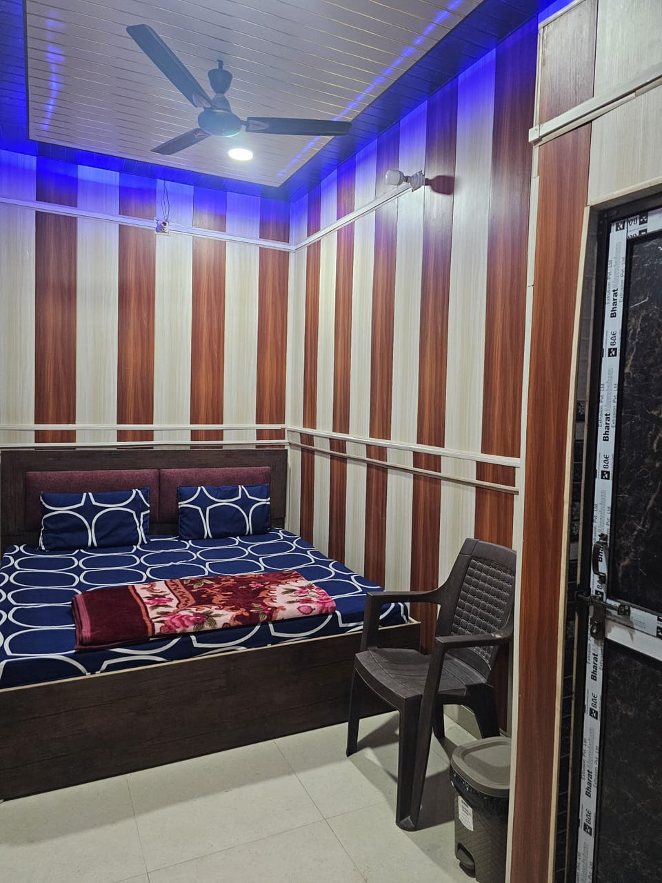 Family Double Room, Balcony | Desk, laptop workspace, free WiFi
