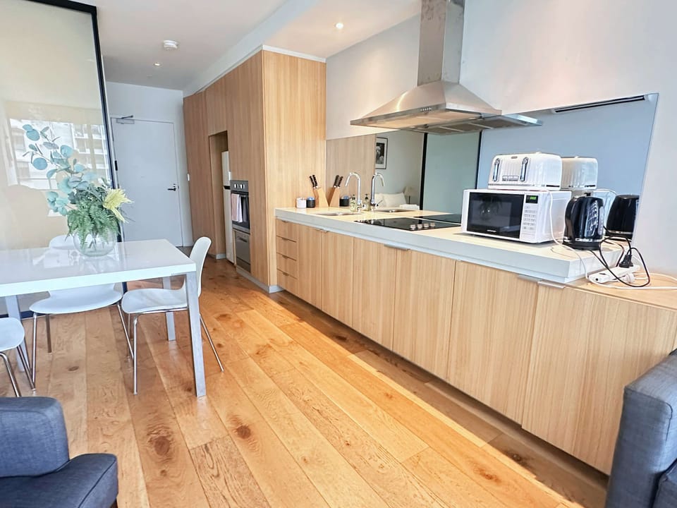 An equipped kitchen and dining.