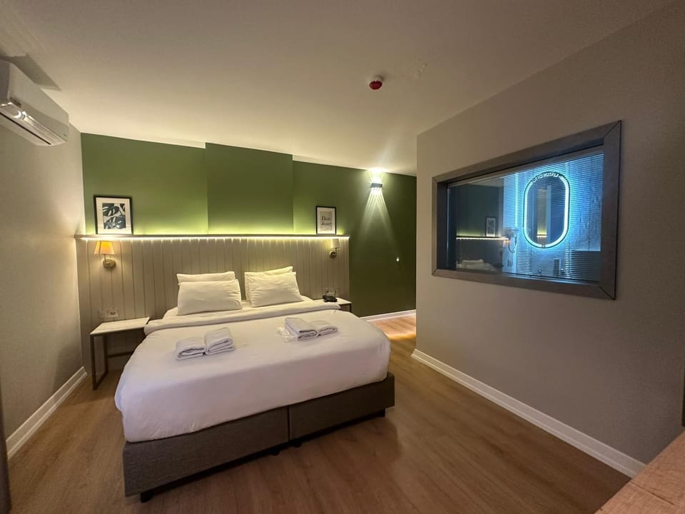 Luxury Suite, City View | In-room safe, laptop workspace, soundproofing